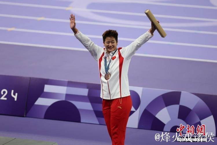 田径世锦赛女子链球:赵杰创个人最佳成绩夺银牌 田径世锦赛女子链球:赵杰创个人最佳成绩夺银牌